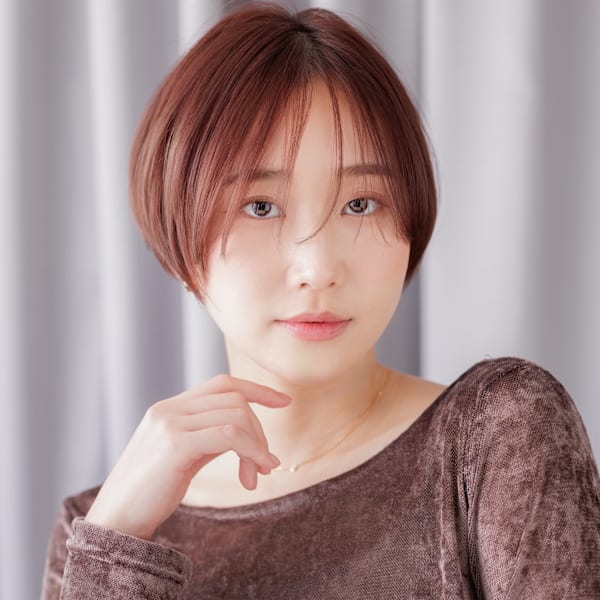 透明感ピンクベージュ ブリーチなしクールショート20代30代