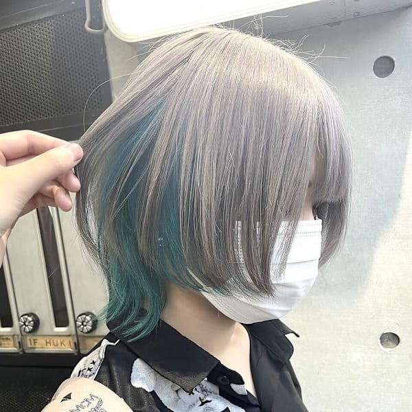 ミディアムウルフ×インナーカラー 甲斐田晴