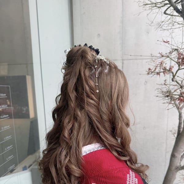 個性派クルクルハーフアップ