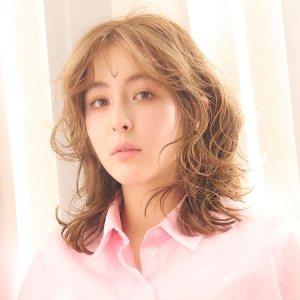 無造作カールミディアム|HAIR & MAKE EARTH あがり浜店