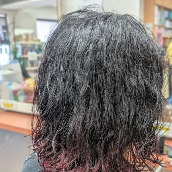 束ねた長い髪の毛は漆刷毛ヘアドネーション