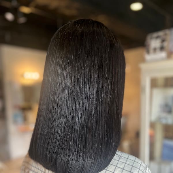 【圧倒的ツヤ感の美髪ストレート】