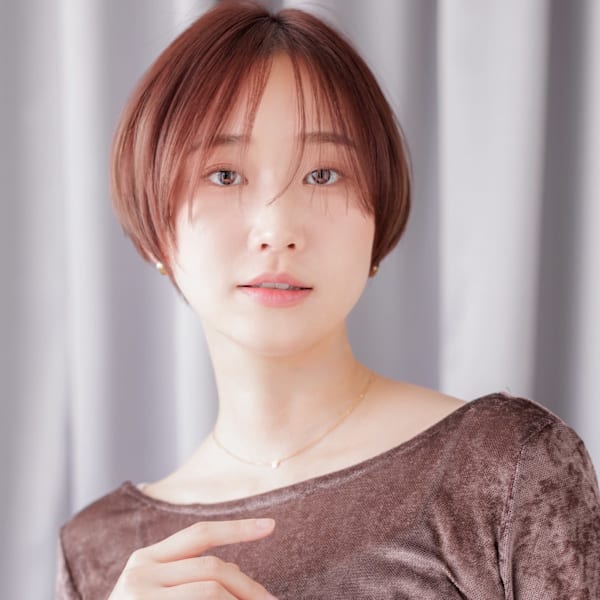 透明感ピンクベージュ ブリーチなしクールショート20代30代