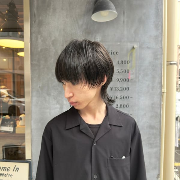 モード×アンニュイ 束感際立つ黒髪マッシュウルフ