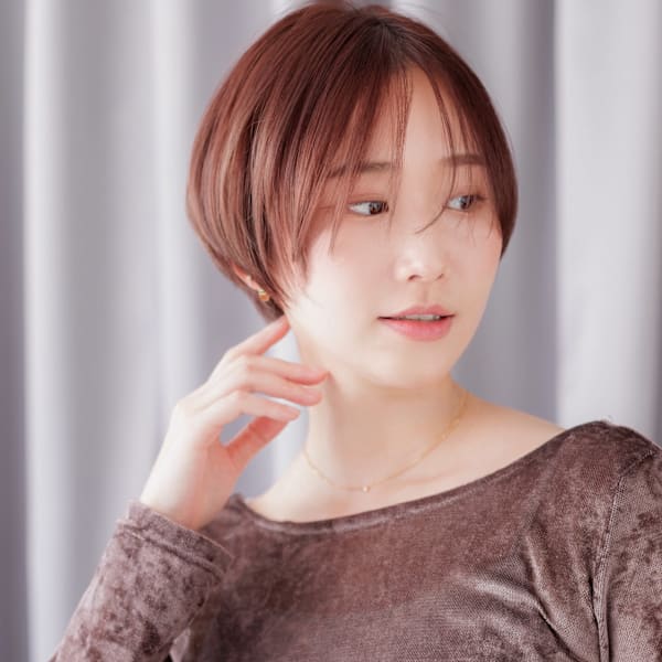 透明感ピンクベージュ ブリーチなしクールショート20代30代