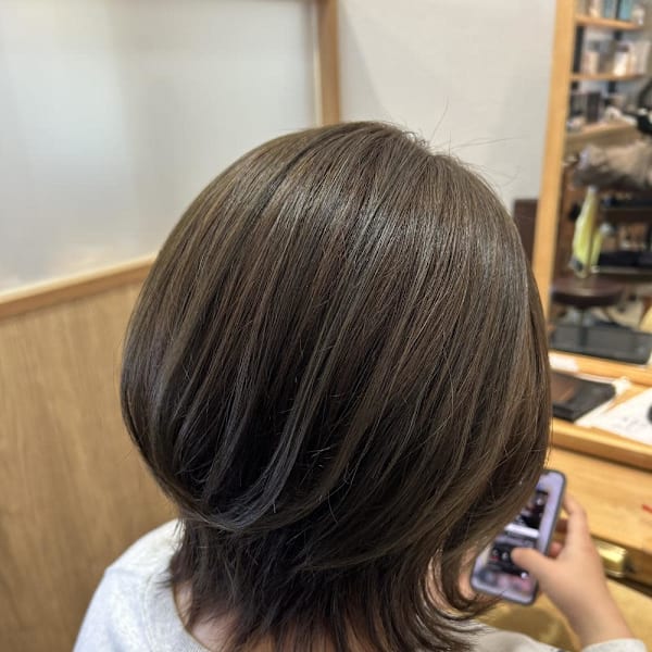 オリーブベージュ