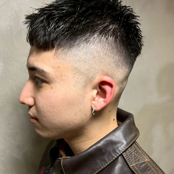 ベリーショート フェードカット 黒髪 スキンフェード 20代