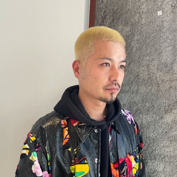 金髪ボウズ