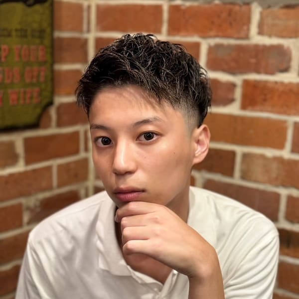 【爽やか好印象】ツーブロック×アップバングショート