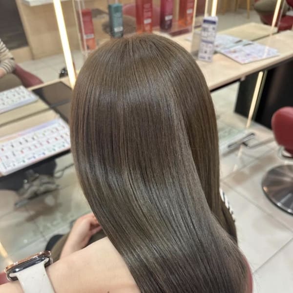 【伊勢原】イルミナカラー+髪質改善で叶える透明感オリーブ