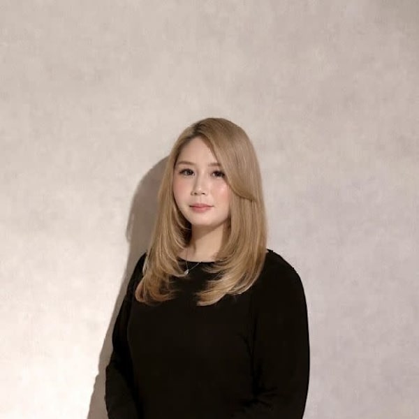 _WHITE 京橋店【アンダーバーホワイトキョウバシテン】のスタッフ紹介。山崎 千尋