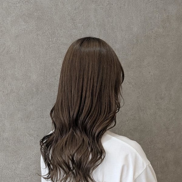 ブリーチで作る落ち着きベージュ◎|Artis hair design