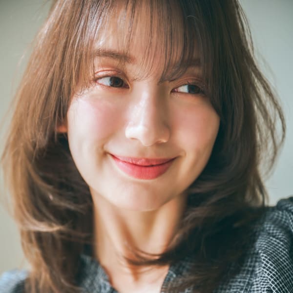 大人かわいい毛流れ艶ミディ×シースルーバンク