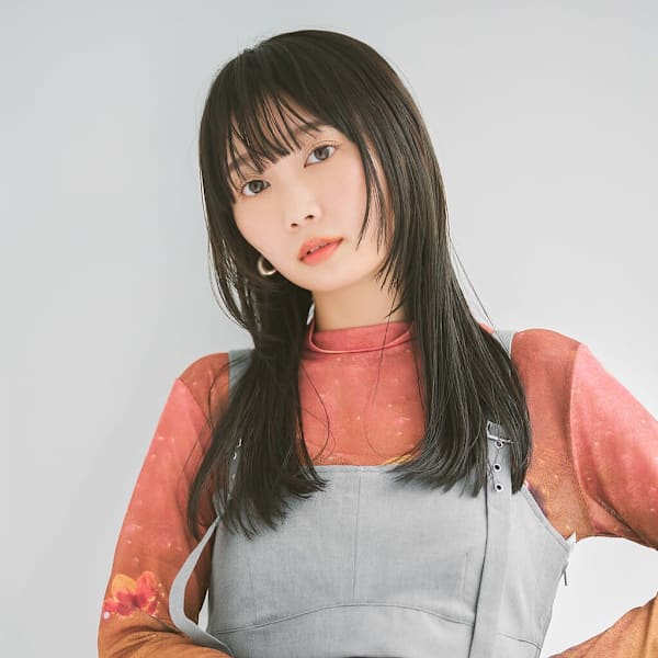 顔まわりレイヤー黒髪ナチュラルストレート