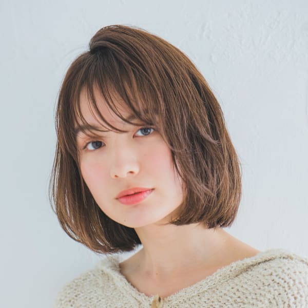 空気感漂う大人のシンプルボブ