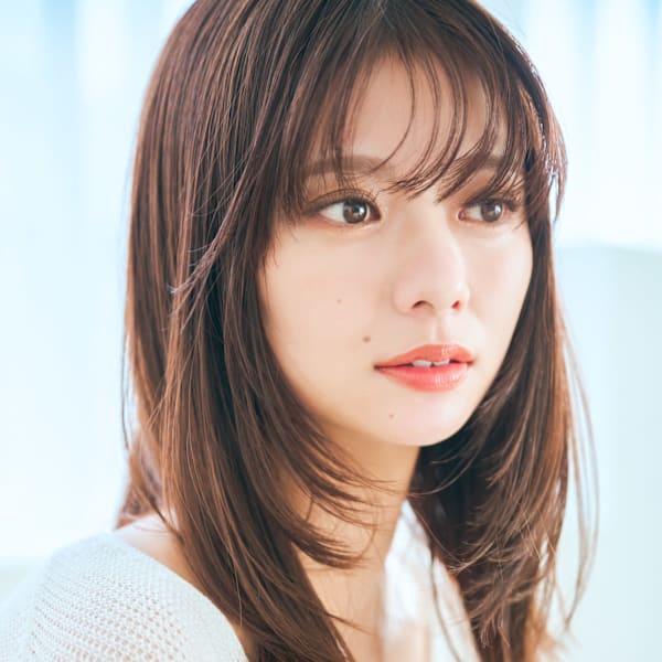 顔周りレイヤー艶髪ストレート