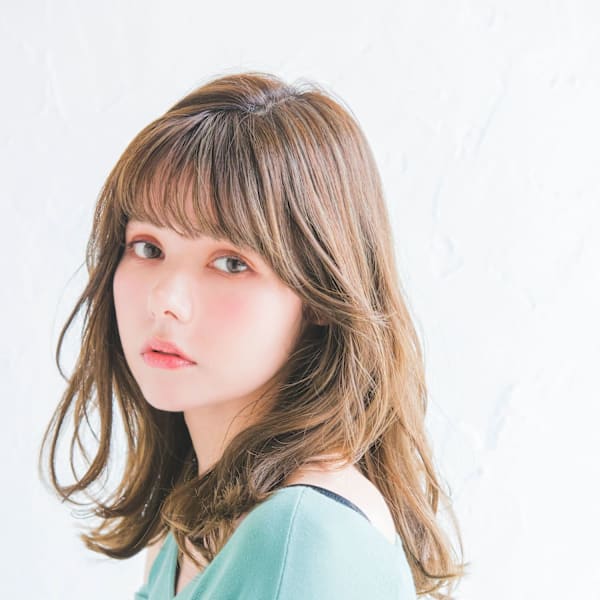 ラフでキュートなセミロングヘア