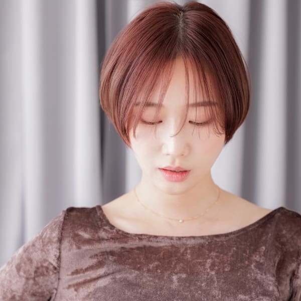 透明感ピンクベージュ ブリーチなしクールショート20代30代