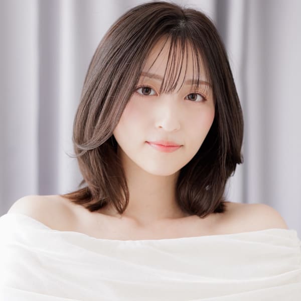 黒髪アッシュミディアムレイヤークラゲウルフカット30代40代
