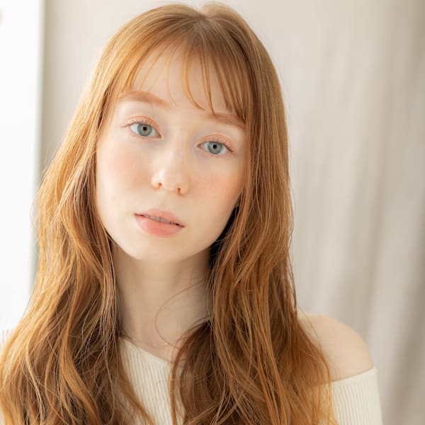 ハイトーンカラーコーラルベージュフェミニンロング20代30代