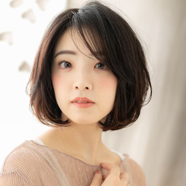 黒髪ダークアッシュ小顔大人美人顔周りレイヤーボブ30代40代
