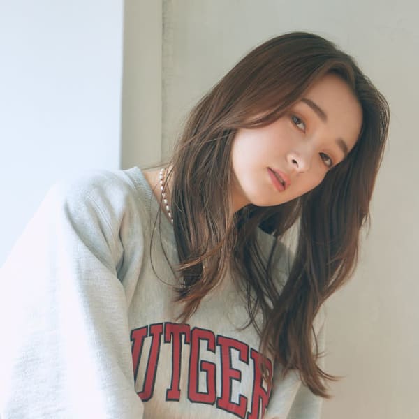 センターパートがマッチ！ナチュラルロング