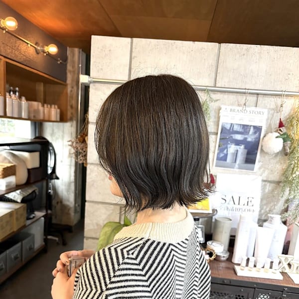 オリーブカラー×ボブ
