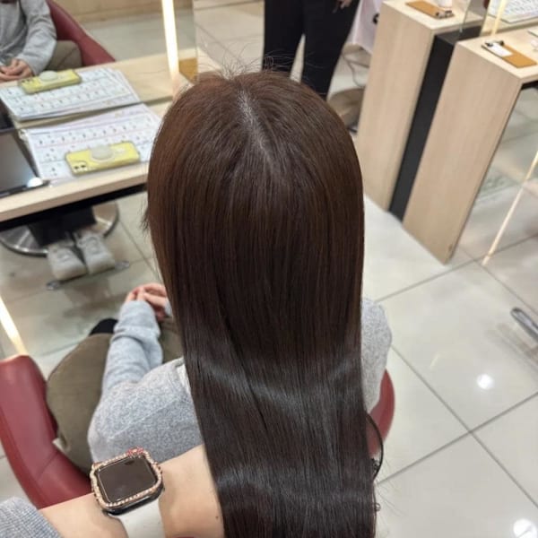 【伊勢原】イルミナカラー+髪質改善で叶える透明感オリーブ