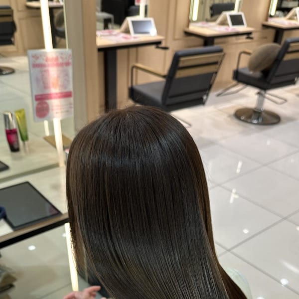 【伊勢原】イルミナカラー+髪質改善で叶える透明感オリーブ