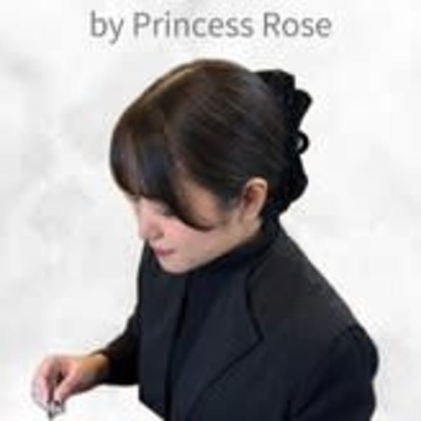 KIREI SHARE by プリンセスローズ静岡駅店 マツエク/まつげパーマ/眉毛/メンズ/脱毛【キレイシェアバイプリンセスローズシズオカテンマツエクマツゲパーママユゲメンズダツモウ】のスタッフ紹介。アイリスト　スズキ