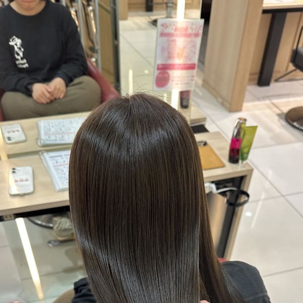 【伊勢原】イルミナカラー+髪質改善で叶える透明感オリーブ