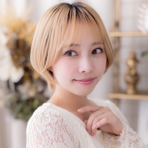 金髪ハイレイヤーウルフ小顔シャギーショート レイヤーボブb