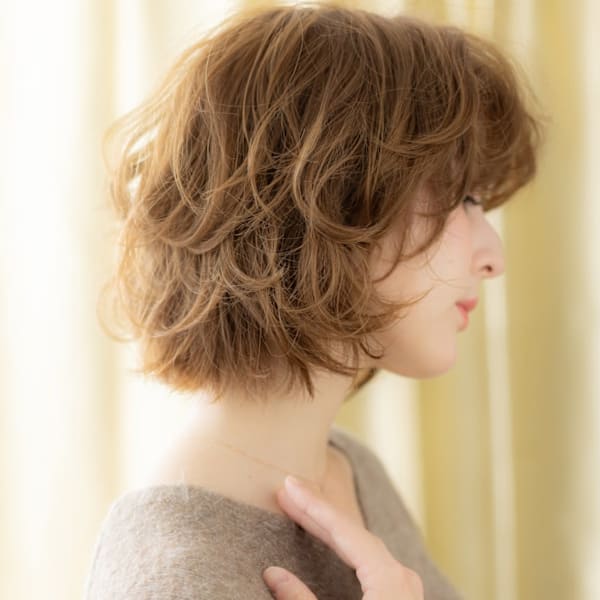 オレンジベージュブリーチなしゆるふわボブパーマ30代40代