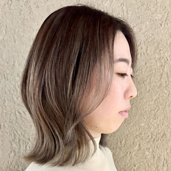 ピンクグレージュ