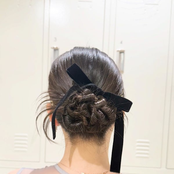大人可愛いリボンシニヨン