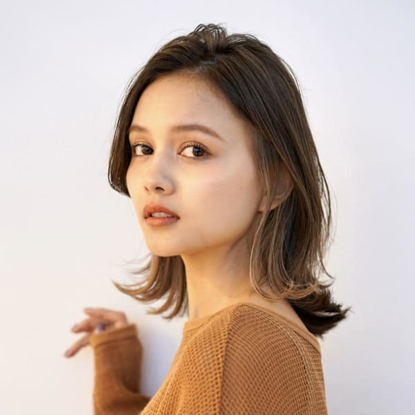 20代30代40代/くびれ外ハネミディ/イヤリングカラー|eyesburg 清澄白河本店 ショート/白髪ぼかし/ショートボブ/レイヤー