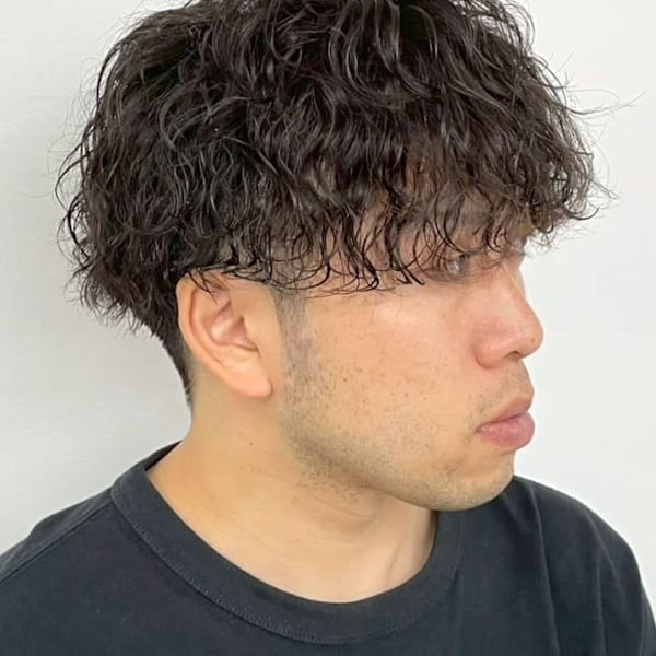 ツーブロック マッシュ スパイラルパーマ 刈り上げ 束感