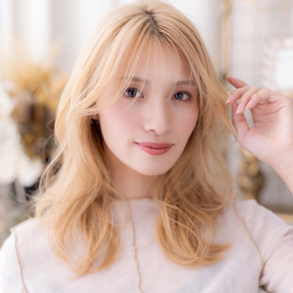 韓国巻きハイトーンカラーくびれレイヤーカット10代20代|COVER HAIR bliss【カバーヘア ブリス】戸田公園/戸田公園西口店