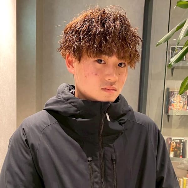 ツイストスパイラルパーマ ブラウンベージュ 束感 20代