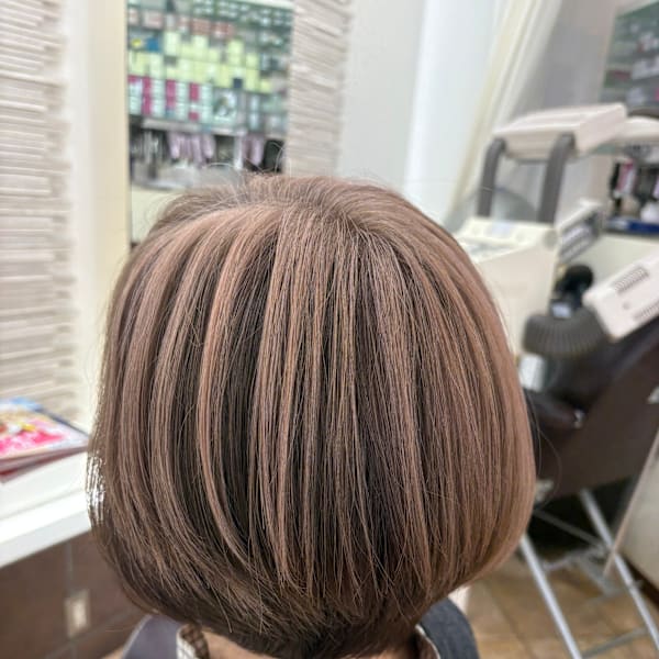乾かすだけでまとまる美シルエットショートボブ✖︎ハイライト