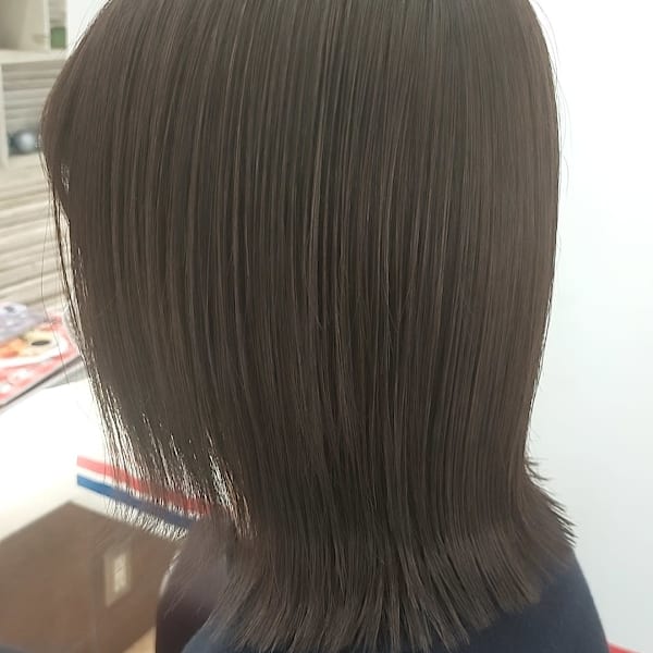 艶ストレート×ナチュラル外ハネミディ