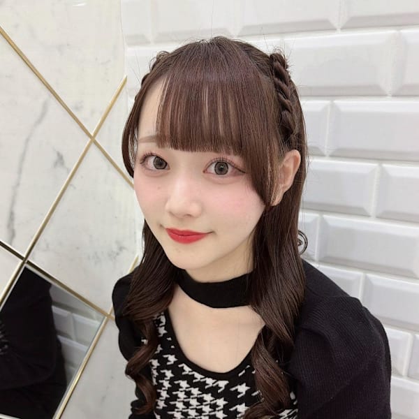 ぱっつん前髪×流しバング×編み上げハーフツイン＊まゆ