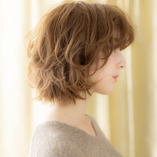 オレンジベージュブリーチなしゆるふわボブパーマ30代40代