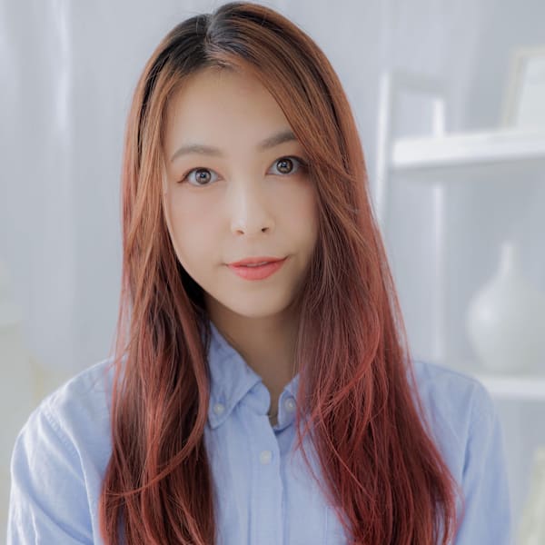 ツヤ感ワインレッドこなれエアストレート　レイヤーカットb