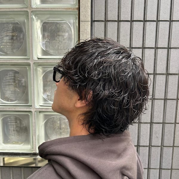 後ろ姿もかっこいい!こだわりのシルエットカット