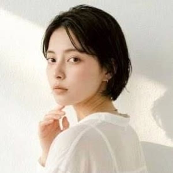 透明感カラー ショートボブ 顔周りレイヤー 20代 髪質改善