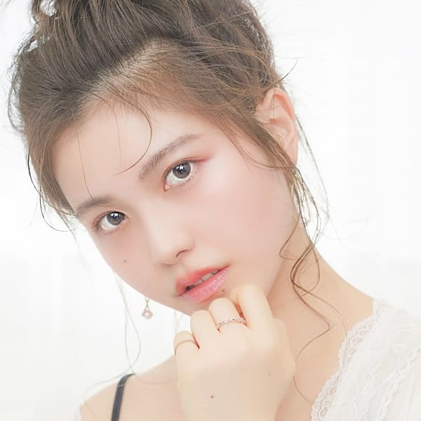 ルーズお団子×後れ毛ニュアンスアレンジ