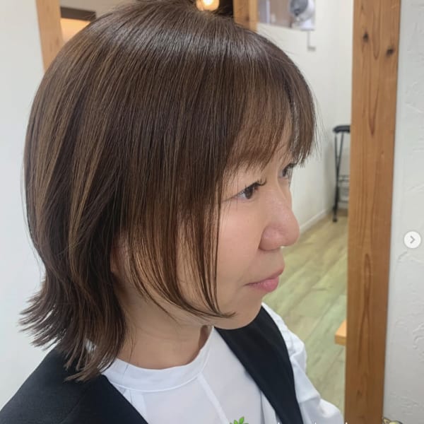 オリーブベージュ