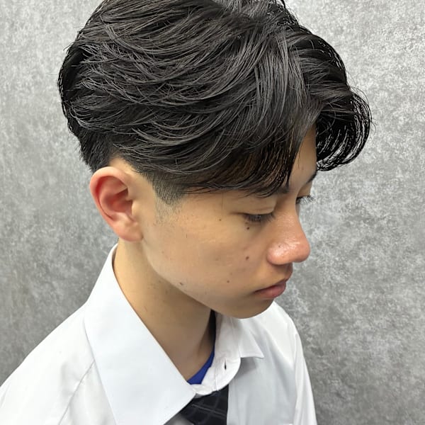 フェザースタイル 毛流れセンターパート 束感スタイル
