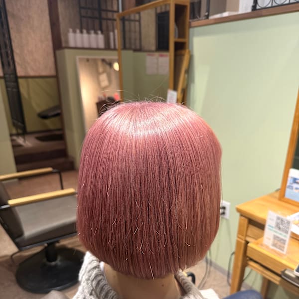 ピンクベージュ